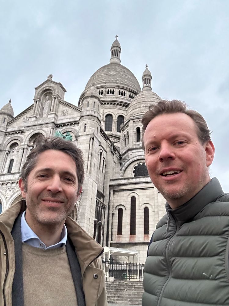 Gustaf Forsberg and Björn Lindh in front of a cathedral in Paris