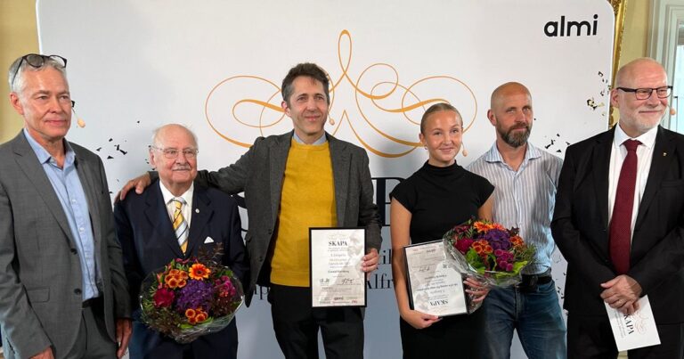 Founder of NitroCapt AB, Gustaf Forsberg and co-founder Peter Baeling receive prestigious SKAPA Prize for innovation.