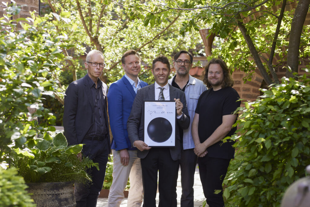Winner of the Food Planet Prize 2025, NitroCapt, represented by Gustaf Forsberg, CEO and Founder, Björn Lindh, Strategy Director, and Adam Rosenholm, CFO, posing with the winner's diploma together with the Co-Chairs of the Food Planet Prize jury: Johan Rockström (left), Director of the Potsdam Institute for Climate Impact Research, and Magnus Nilsson (right), Michelin Star Chef, organic apple farmer and Director-General of the Curt Bergfors Foundation.